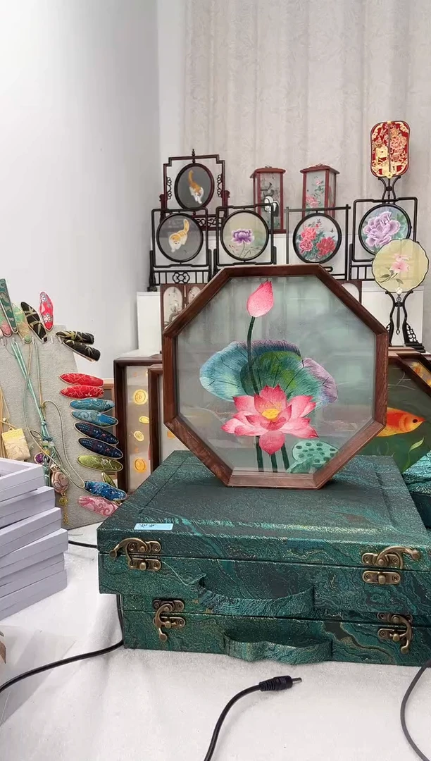 扇子苏绣作品手工摆台