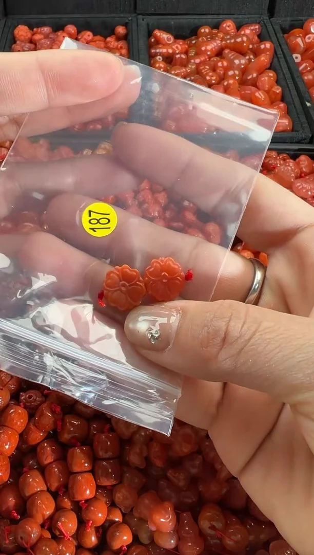 【闪购商品】南红玛瑙颈饰未镶嵌1