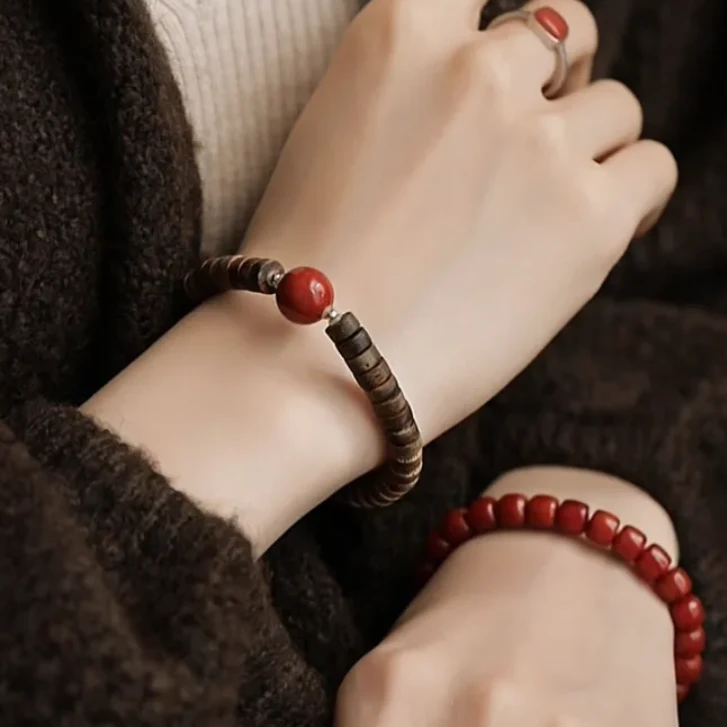 S12254<晶贵坊>S925银随型香香南红大黑天红肉虎牙珠珠弹力手串