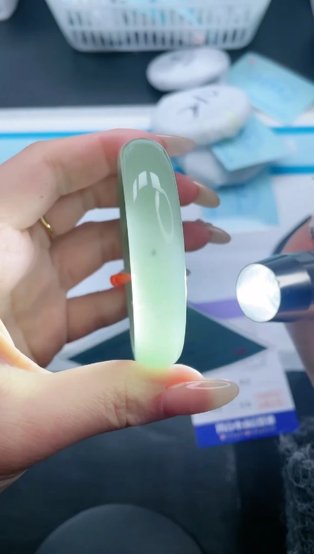 【闪购商品】石英质玉手镯未镶嵌21V176-55