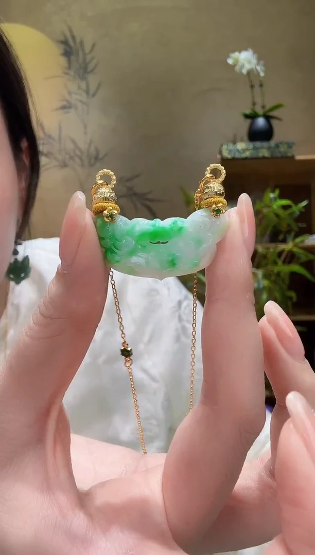 颈饰未镶嵌翡翠?****r吊坠