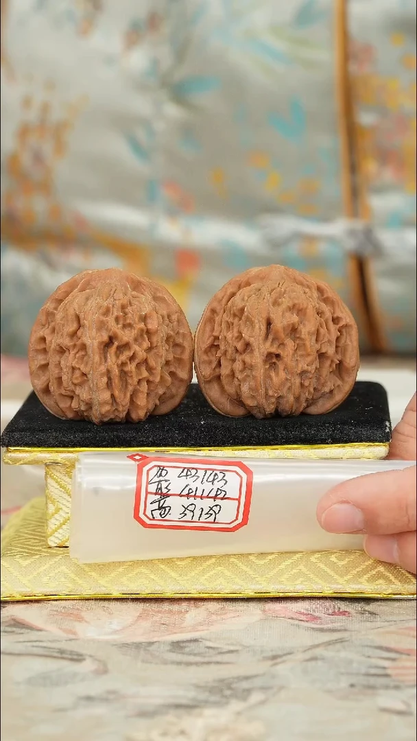 【闪购商品】文玩核桃把件一代楼