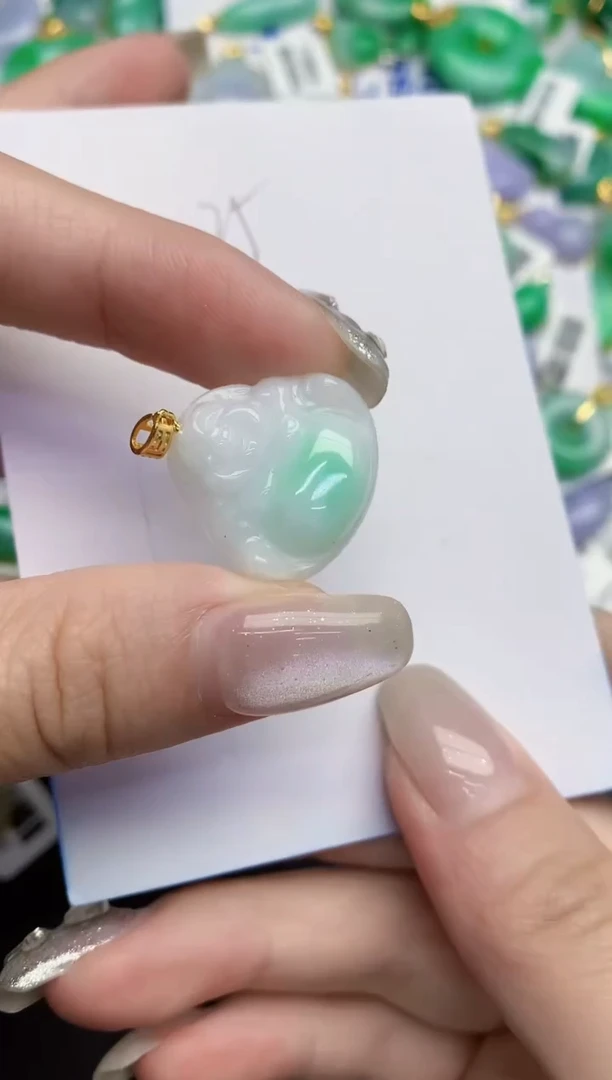 翡翠未镶嵌颈饰缅甸天然翡翠A货