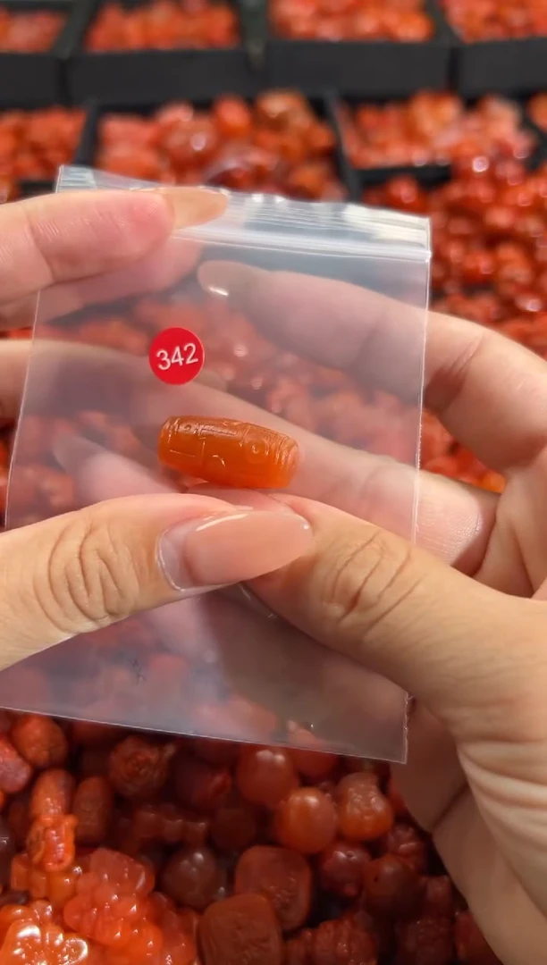 南红玛瑙未镶嵌颈饰2