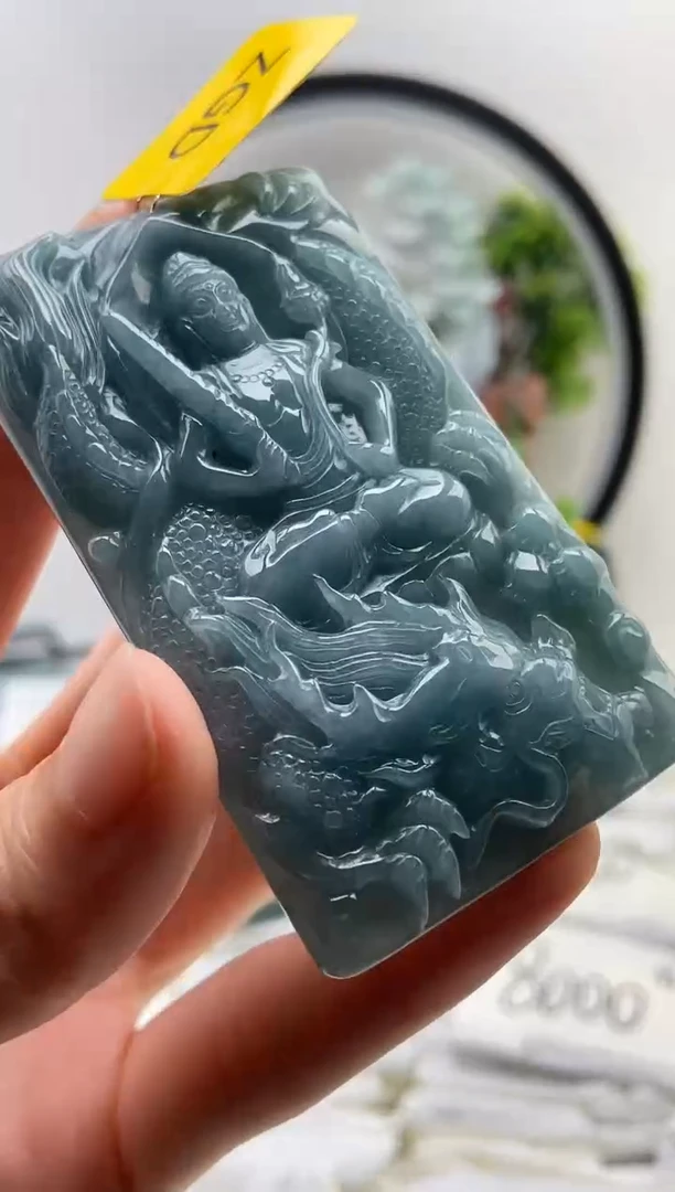 翡翠未镶嵌颈饰虚空藏