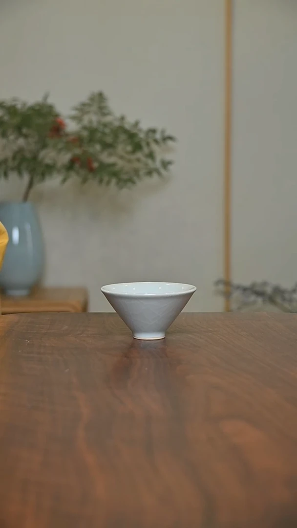 斗笠杯 月白釉 微瑕 桑麻款