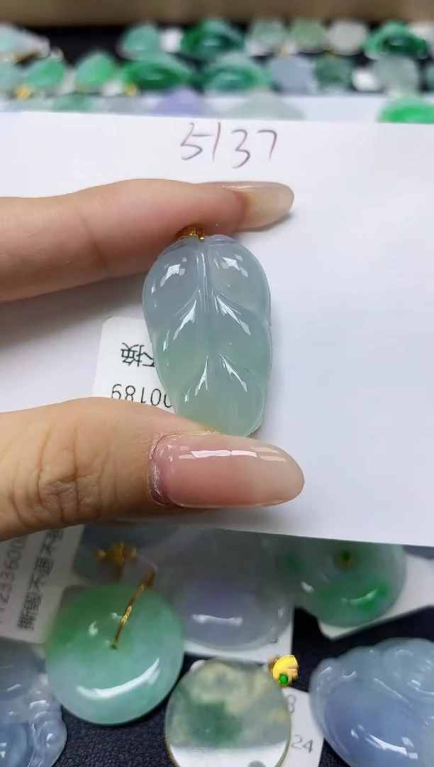 翡翠18K金镶嵌颈饰天然缅甸翡翠A货