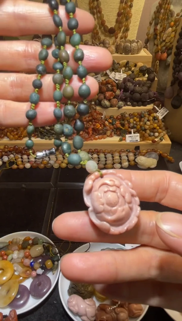 未镶嵌吊坠(赠链)玛瑙/玉髓绿碧玛瑙粉蛋白雕刻莲花吊坠