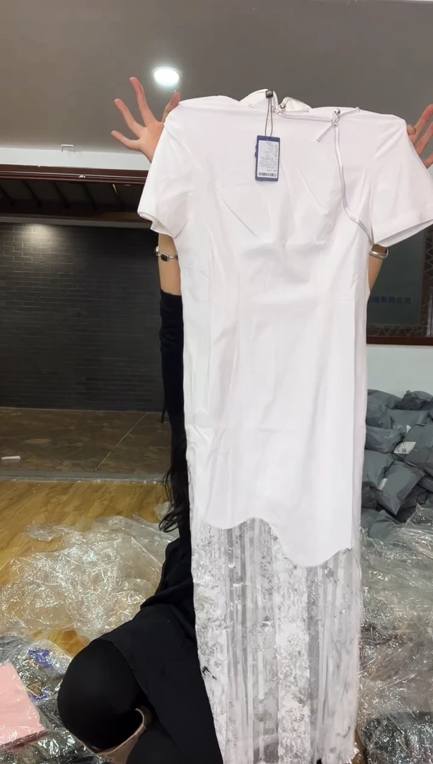 连衣裙       S码         95斤