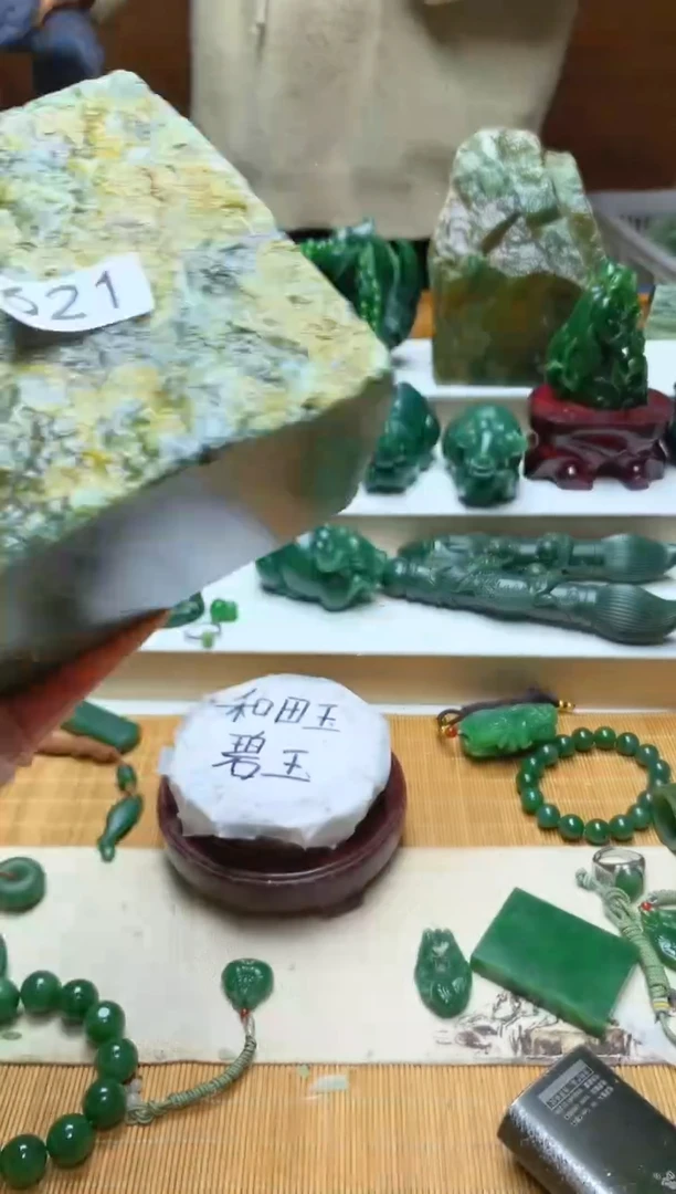 未镶嵌和田玉摆件621