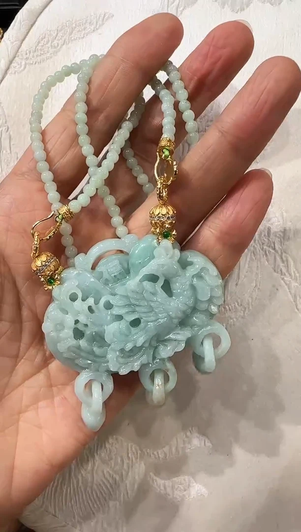 翡翠未镶嵌颈饰国风