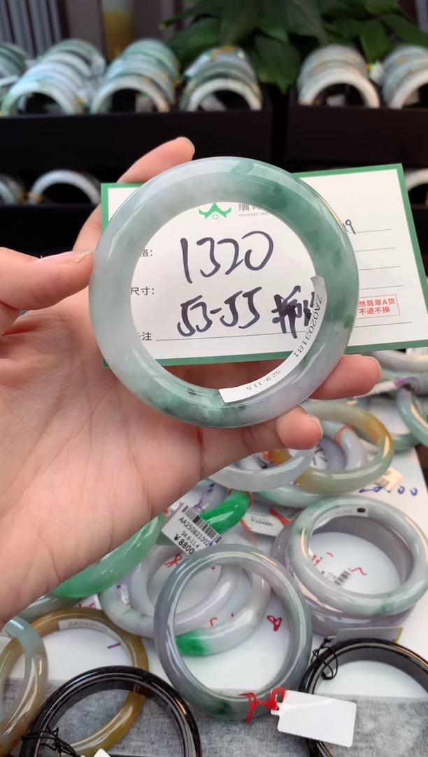 未镶嵌定制翡翠亲****y毛货需精细抛光+多人