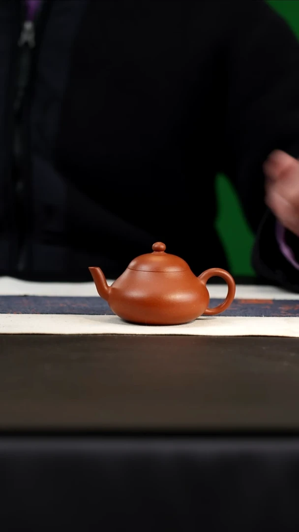 茶壶紫砂宝山红降梨形，130cc