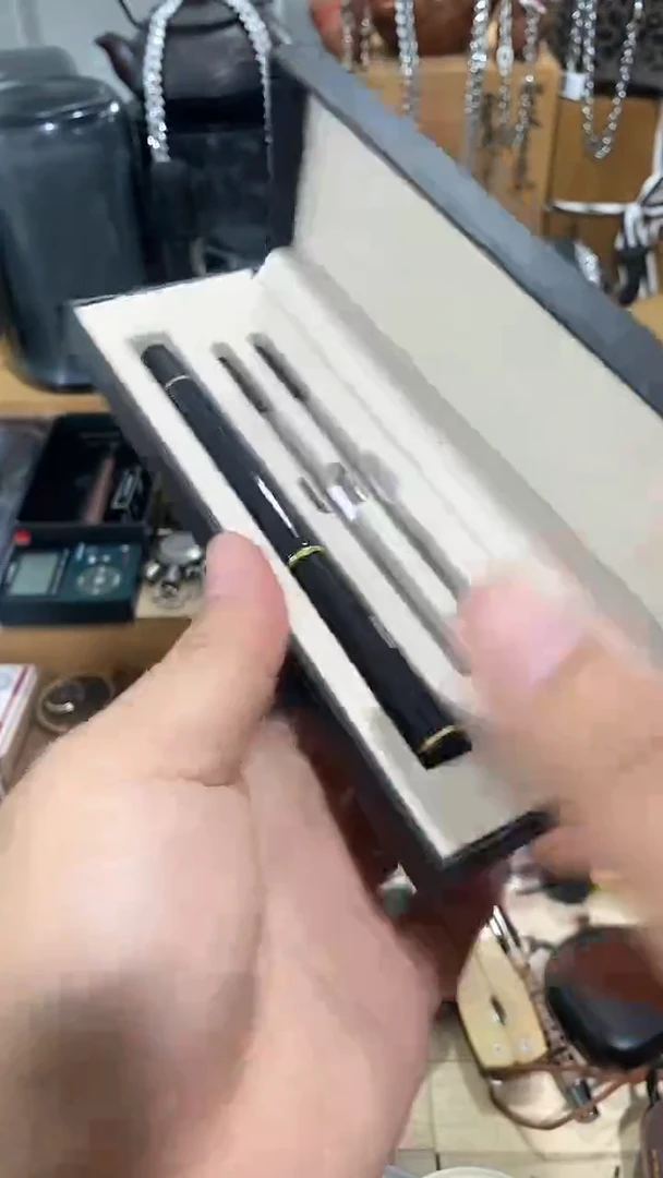 瓷片闪购商品  如图所示