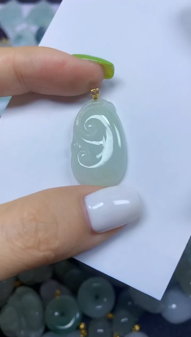 翡翠18K金镶嵌颈饰挂件