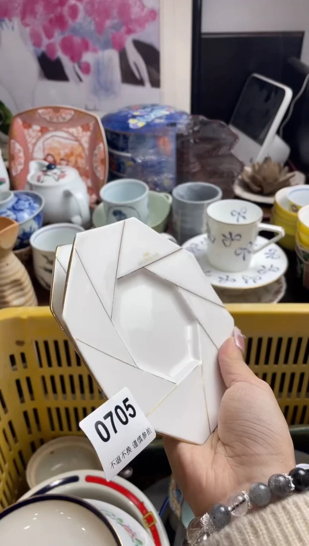 【闪购商品】瓷片6utiukgyyjytuyuu