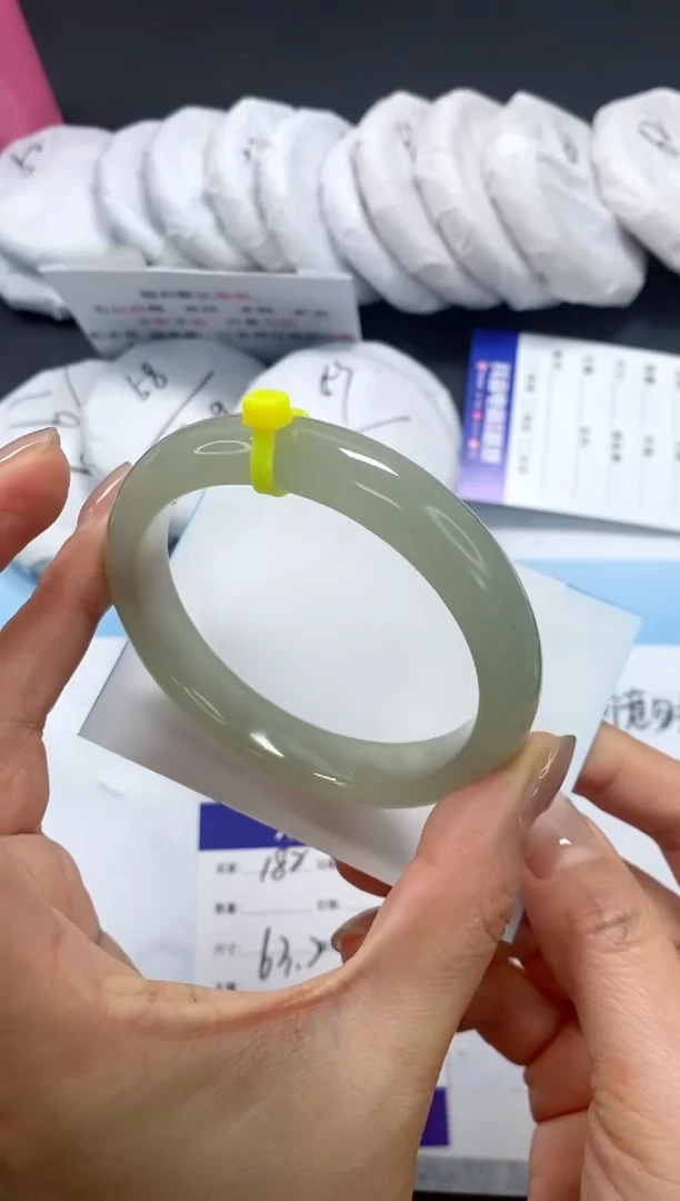 未镶嵌手镯石英质玉182-63.2