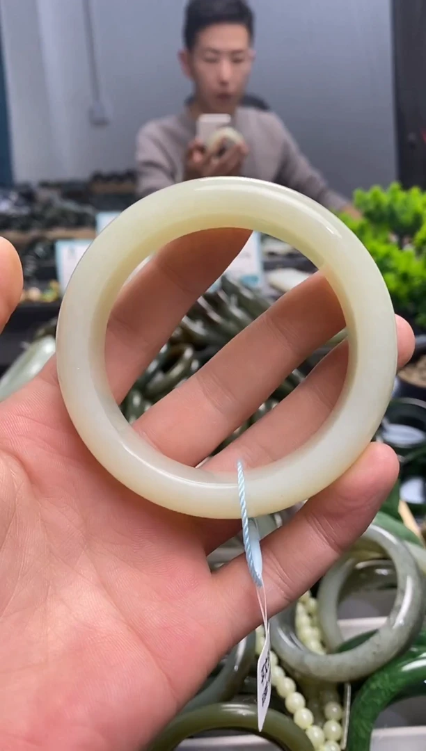 未镶嵌手镯和田玉60