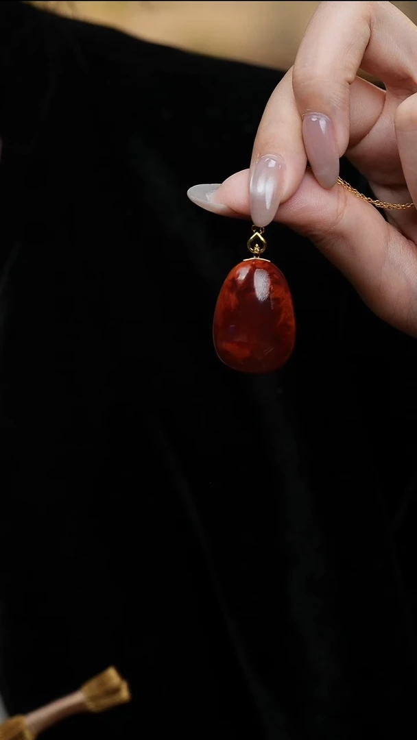 18K金镶嵌吊坠南红玛瑙1