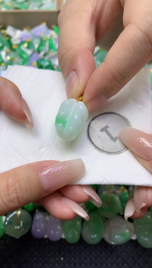 颈饰未镶嵌翡翠天然缅甸翡翠A货