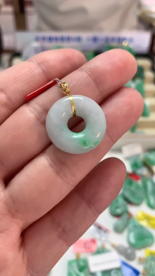 【闪购商品】翡翠吊坠(不含链)18K金镶嵌挂件