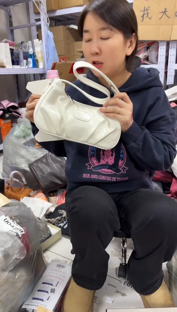 PU上车啦 宝宝们抓紧时间去下方链接拍吧发两瓶水粉新老包装不挑