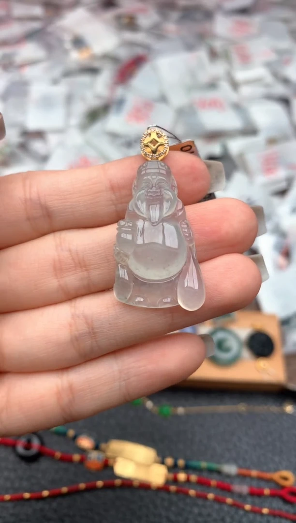 18K金镶嵌挂件翡翠一