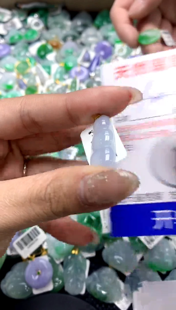 【闪购商品】翡翠颈饰18K金镶嵌V1111111111111111