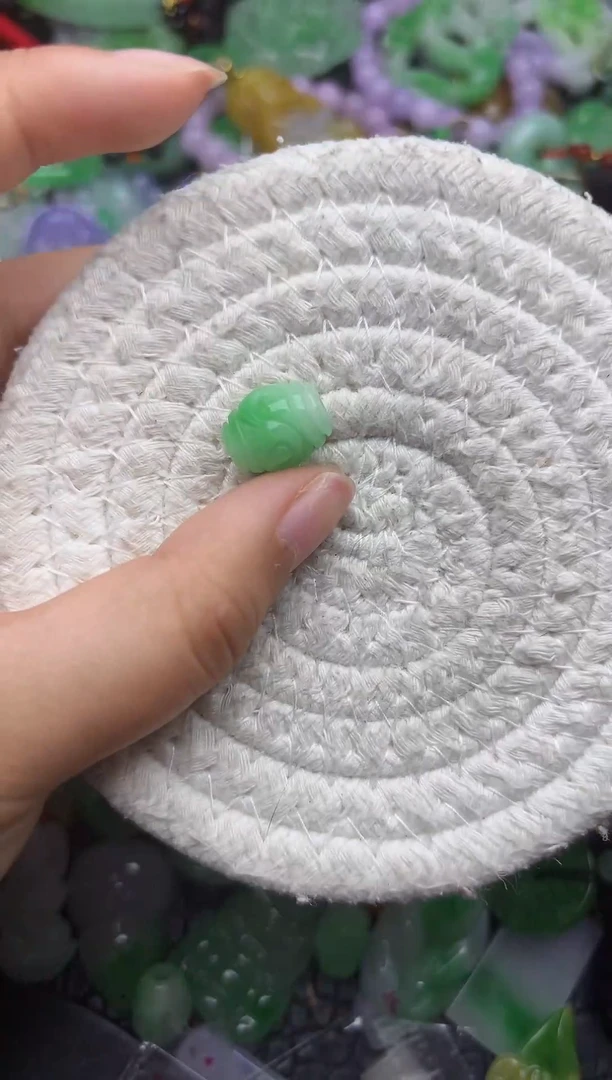 颈饰未镶嵌翡翠缅甸翡翠吊坠