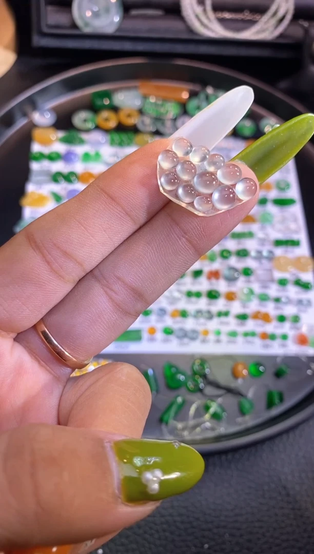 翡翠挂件未镶嵌蛋