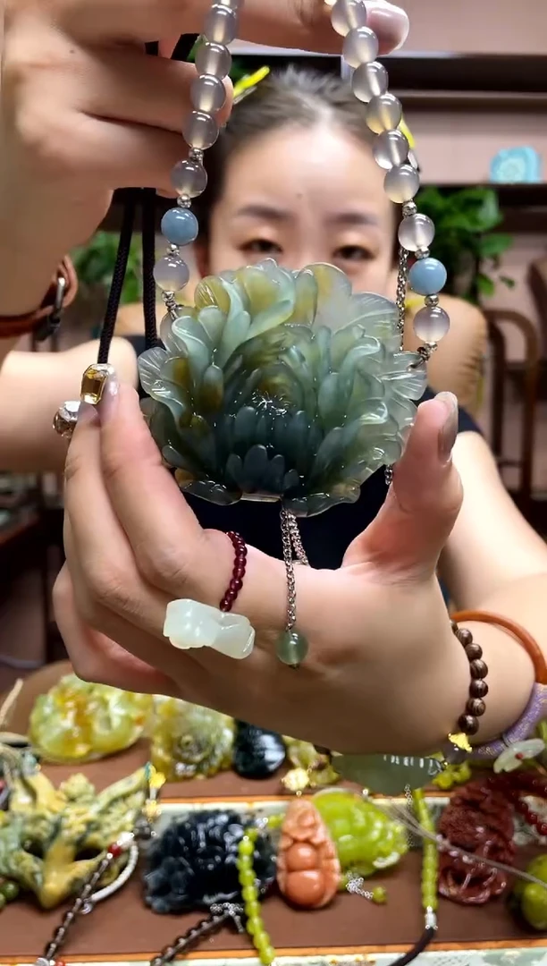 未镶嵌岫玉颈饰·