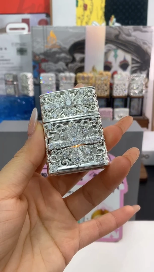 铜ZIPPO满钻克罗心带礼盒+油+火石+礼包