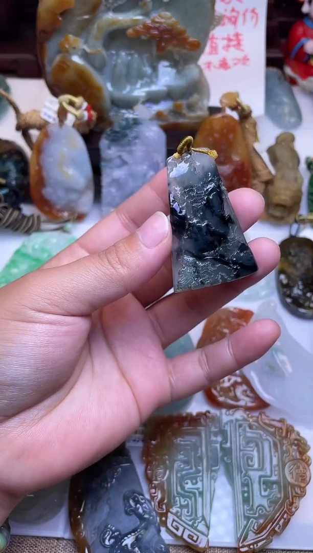 颈饰未镶嵌翡翠山水