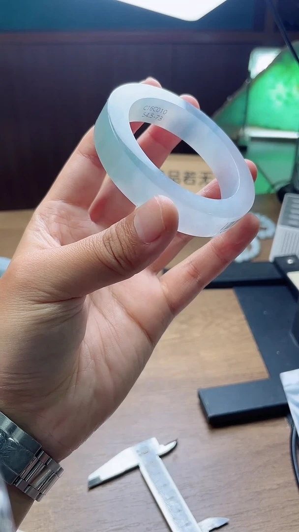 定制翡翠手镯未镶嵌小*姐定制