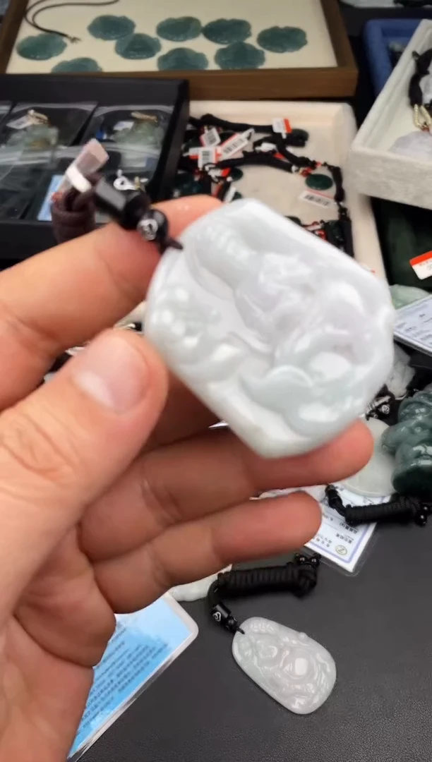 【闪购商品】翡翠颈饰未镶嵌  天然翡翠，一物一图