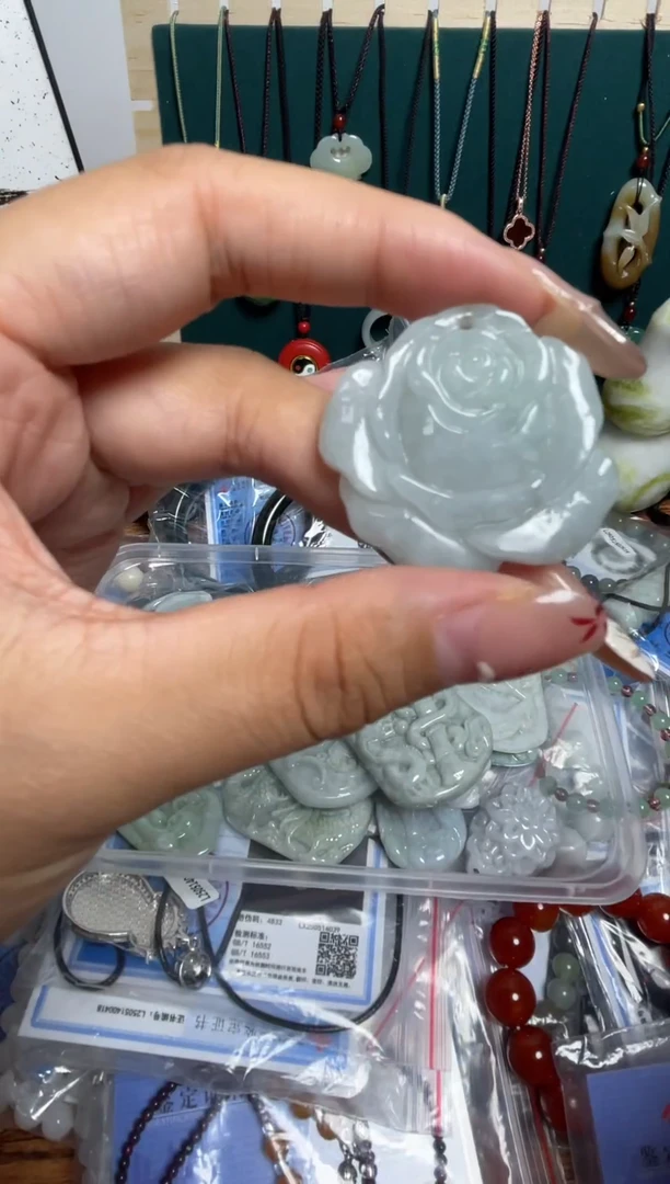 吊坠(赠链)未镶嵌翡翠牡丹花雕刻吊坠