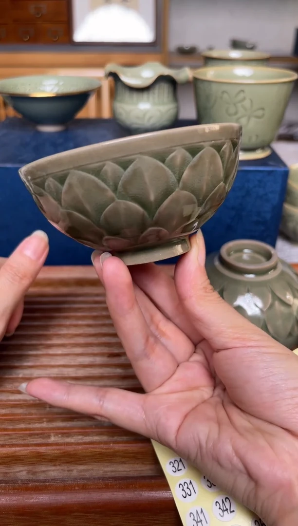 瓷器312纯手工秘色剔花莲半杯 无款