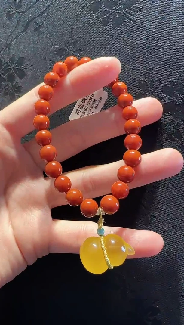 18K金镶嵌手串南红玛瑙葫芦