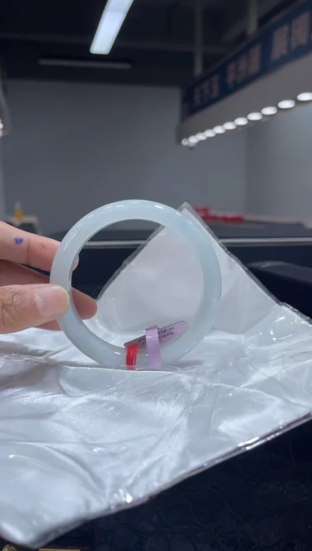 未镶嵌手镯翡翠5