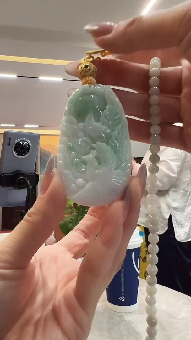 翡翠未镶嵌颈饰凤凰