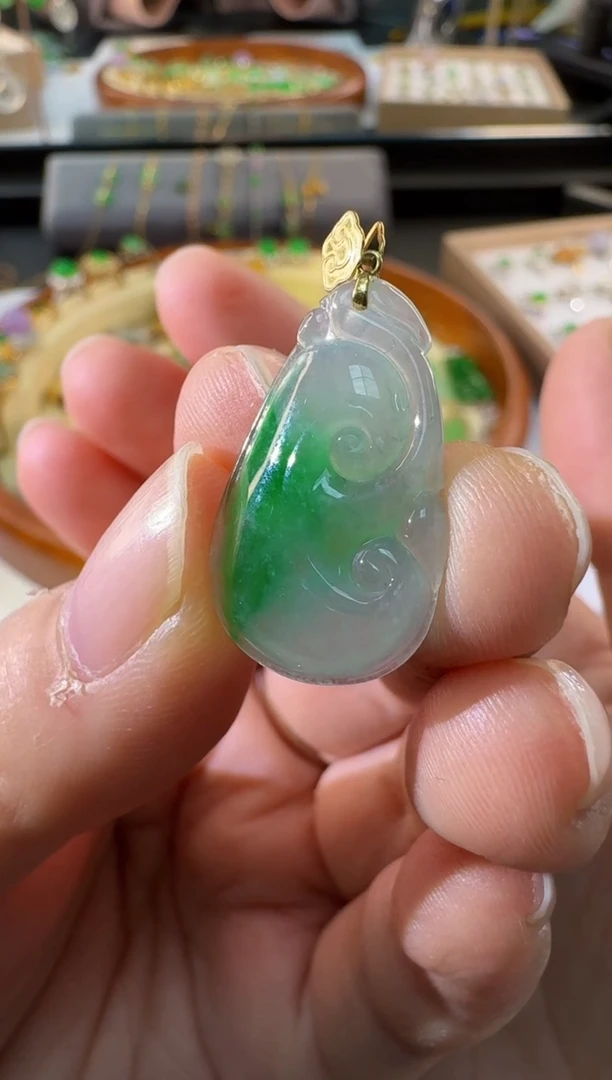 【闪购商品】翡翠颈饰18K金镶嵌缅甸翡翠A货吊坠