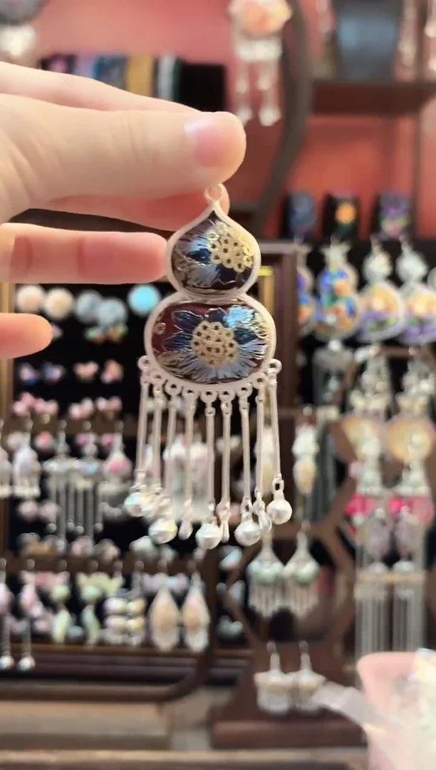 织绣云织谣老绣饰品  113