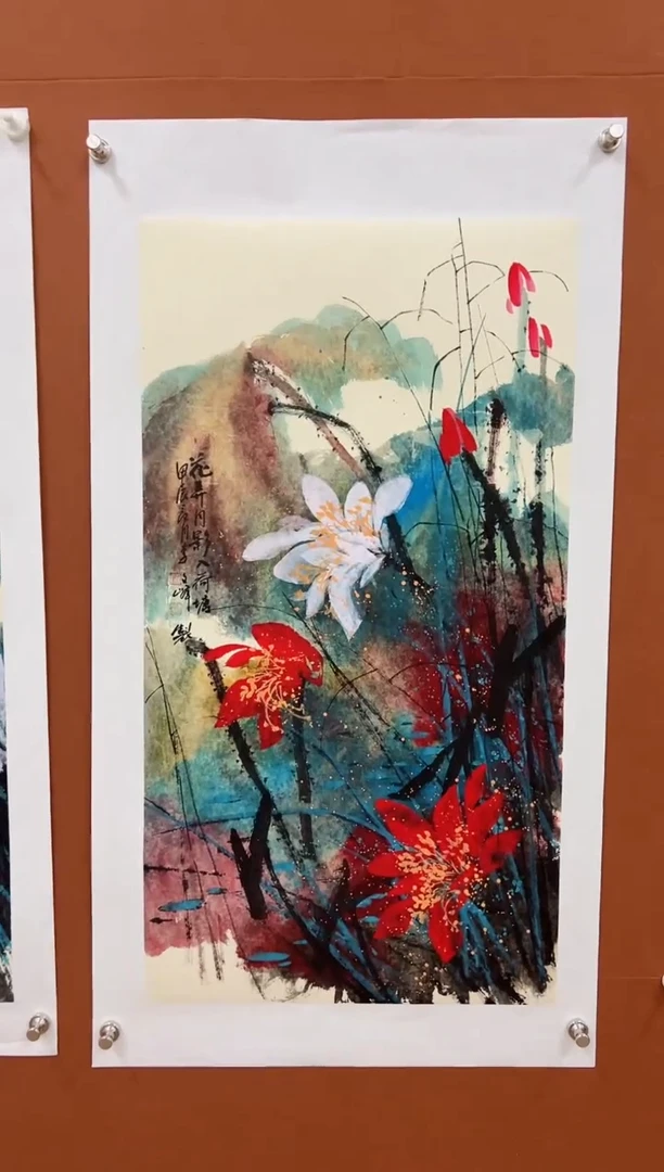国画李文峰四尺三开亮彩荷花