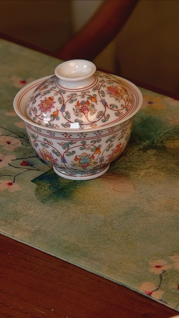 手工手绘杯杯很美丽