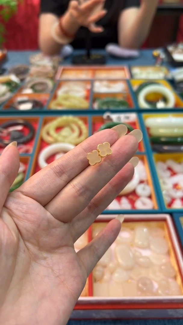 和田玉未镶嵌耳饰藕粉四叶草耳钉