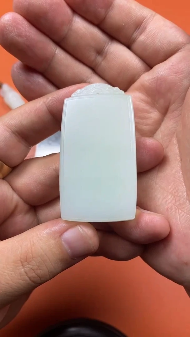 颈饰18K金镶嵌和田玉礼***代1