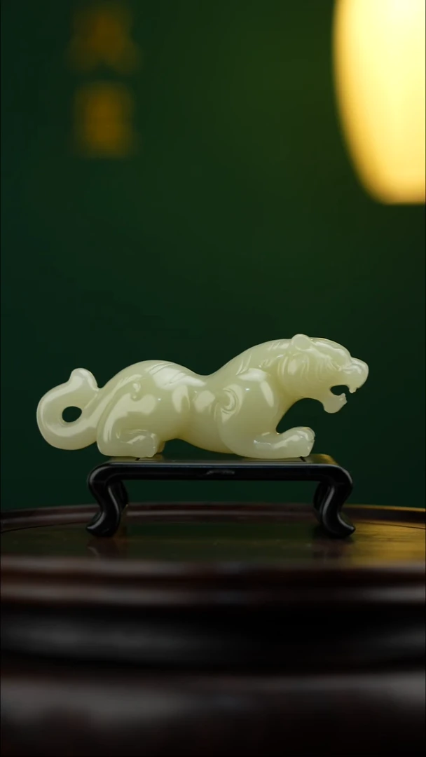 玉【虎虎生威】天然玉手把件