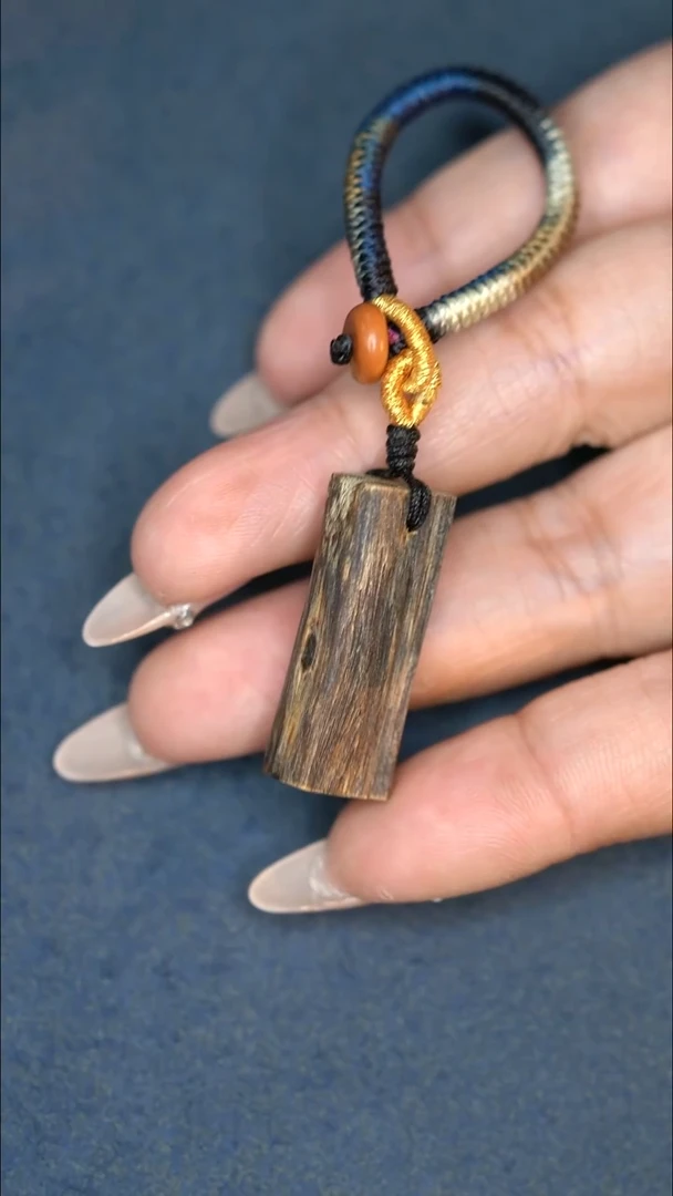 沉香吊坠海南莺歌绿棋无事牌