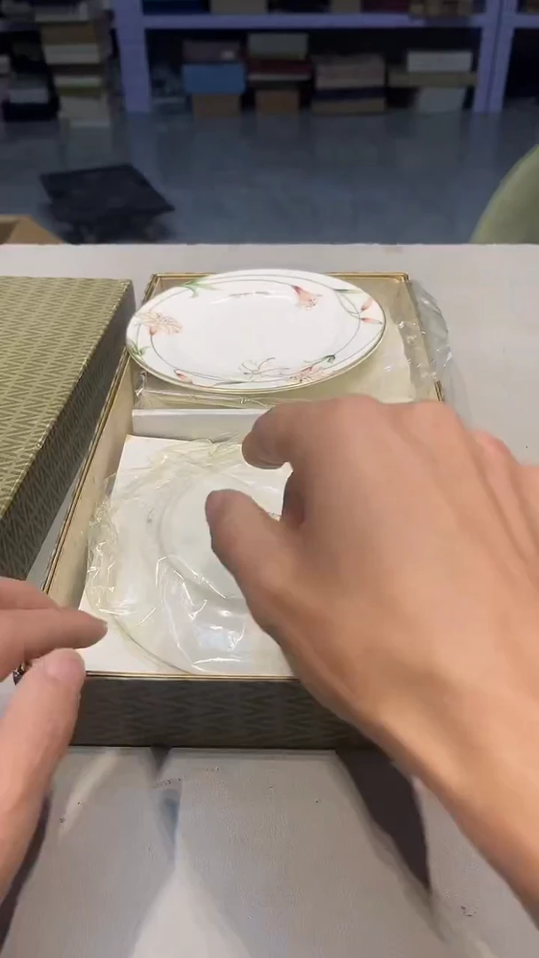 手工艺品琉璃深****坊 城城工艺品店