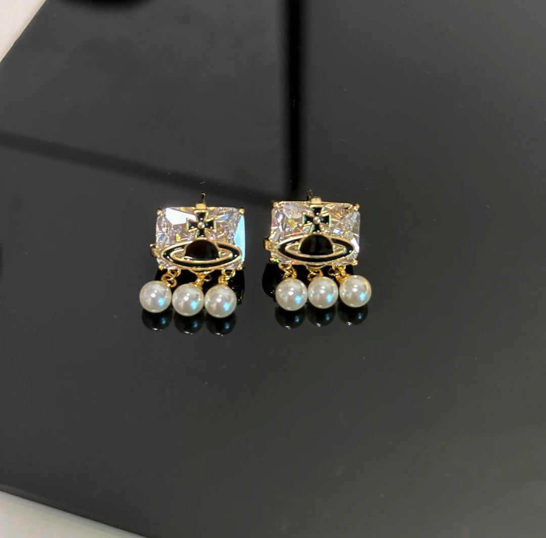 铜合金锆石耳饰 个性欧美气质时尚耳钉GV39